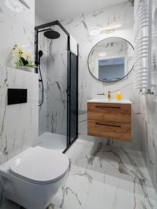 Koupelna v ubytování Pileckiego 59 Free Parking By Perfect Apart