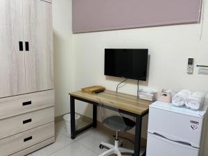 A television and/or entertainment centre at Daisy's Hsiang Hola