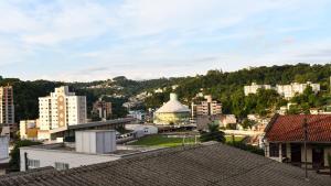 a view of a city with buildings and trees at Tiny House - Centro Concórdia in Concordia