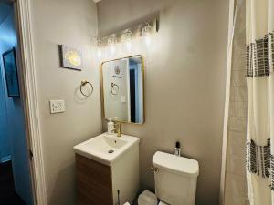 Ένα μπάνιο στο Comfy beds Wifi Bars Cafes Food in Riverside +25 φωτογραφίες