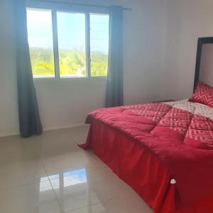 Katil atau katil-katil dalam bilik di 2 bdrm spacious Villa with pool