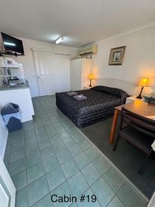 Kuchyň nebo kuchyňský kout v ubytování Warrego Motel