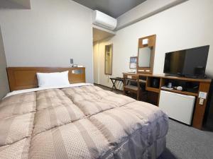 Postel nebo postele na pokoji v ubytování Hotel Route-Inn Dai-ni Ashikaga