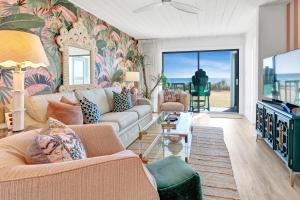 Χώρος καθιστικού στο Gulf Front, Seagrove Beach, Sleeps 6, 1st floor, private beach access!!