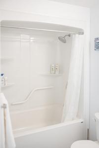 Ένα μπάνιο στο Luxury Living 5 mins from the Falls
