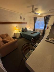 Posezení v ubytování Warrego Motel + 37 fotografií