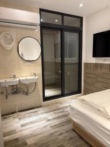 Postel nebo postele na pokoji v ubytování 安平商旅Choona Hotel Anping