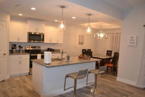 a kitchen and dining room with a counter and a table at DreamHome in Rotunda-West