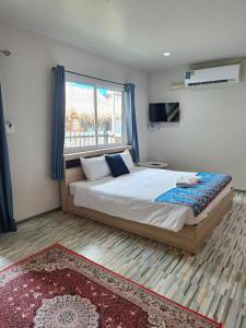 Postel nebo postele na pokoji v ubytování Lalisa Hotel Aonang