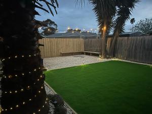 3 BR villa in Werribee near to Werribee CBD外面的花园
