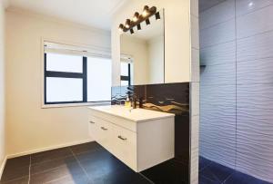 Kuchyň nebo kuchyňský kout v ubytování House of Hope + 31 fotografií