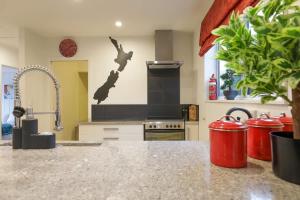 Η κουζίνα ή μικρή κουζίνα στο Groovy on Grey +15 φωτογραφίες