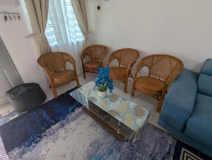 Posezení v ubytování HOMESTAY IBUNDA Sabak Bernam
