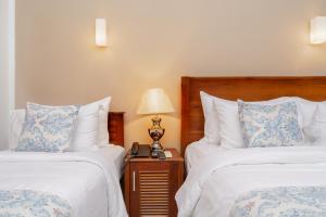 Letto o letti in una camera di Hotel Travellers Nest Kandy
