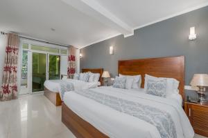 Letto o letti in una camera di Hotel Travellers Nest Kandy