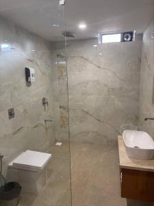 Hotel Madhukta Inn的一间浴室