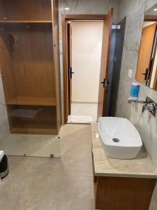 Hotel Madhukta Inn的一间浴室