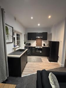 Η κουζίνα ή μικρή κουζίνα στο Three bedroom spacious house