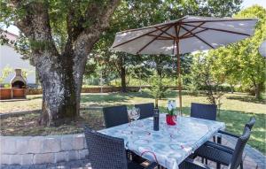 Vonkajšia záhrada v ubytovaní Holiday Home Kapelica Ix Cr + 29 fotografií