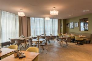 Um restaurante ou outro lugar para comer em The Frankfurt