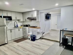 Dapur atau dapur kecil di Cozy Room in a Quiet Neighbourhood +23 gambar