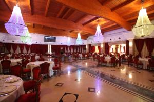 Restoran või mõni muu söögikoht majutusasutuses Hotel Borgo Don Chisciotte