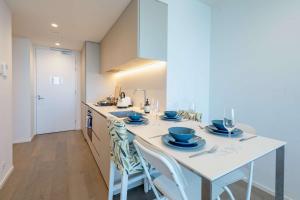 Fotografie z fotogalerie ubytování 108 HighRise Condo Lake Bay View v Melbourne + 23 fotografií