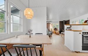 Kuchyň nebo kuchyňský kout v ubytování Lovely Home In Sjællands Odde With Wifi + 9 fotografií