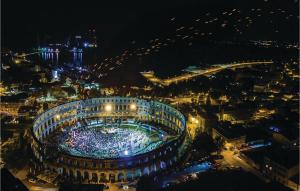 Vue générale sur Ližnjan ou vue de la ville depuis l'appartement