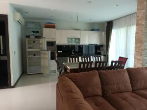 Køkken eller tekøkken på Luxury spacious 3 bdr apartment Pandora residence