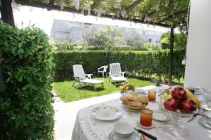 a table with a bowl of fruit on it at B&B Il Glicine Fiorito in Venice-Lido