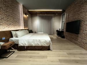 TV a/nebo společenská místnost v ubytování Romantic Code Art Motel