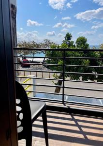 Balkon atau teras di The First 南灣膠囊旅店