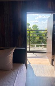 Balkon atau teras di The First 南灣膠囊旅店