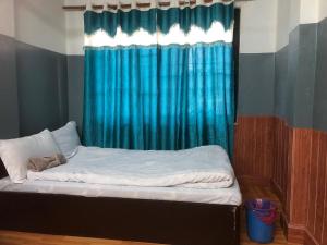 Postel nebo postele na pokoji v ubytování HOTEL TRILOK