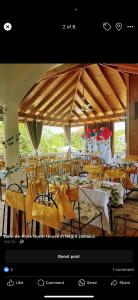 Restaurace v ubytování Dela de-Rose Guest House Negril Jamaica