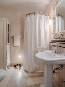 A bathroom at Casa del Vino della Vallagarina