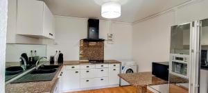 Kuchyň nebo kuchyňský kout v ubytování LA PALMERAIE - Locations de Villas et Appartements + 22 fotografií