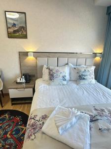 Khovuun hotel客房内的一张或多张床位