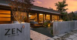 una casa con un cartello zen di fronte di Zen By Stellar Cameron a Brinchang