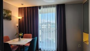 Φωτογραφία από το άλμπουμ του Sim On Chae - one room σε Yeosu