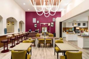 Restaurace v ubytování Hampton Inn Tropicana