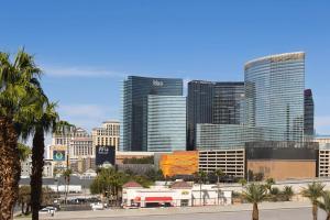 Nespecifikovaný výhled na destinaci Las Vegas nebo výhled na město při pohledu z hotelu