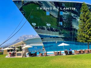 Басейн в Transatlantik Hotel & Spa - Ultra All Inclusive або поблизу