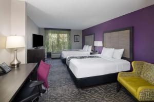 a hotel room with two beds and a desk at La Quinta by Wyndham Kennesaw in Kennesaw +22 photos