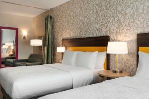Home2 Suites By Hilton Dalton客房内的一张或多张床位