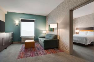 Home2 Suites By Hilton Dalton客房内的一张或多张床位