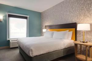 Home2 Suites By Hilton Dalton客房内的一张或多张床位