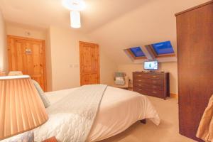 מיטה או מיטות בחדר ב-Achill Water's Edge