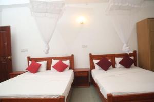 Postel nebo postele na pokoji v ubytování Honey Beach Negombo + 37 fotografií